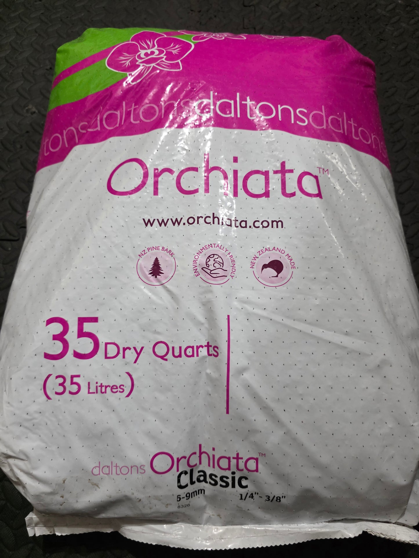 Orchiata Orchid Bark, Premium orchid potting media. 35 Liters Classic - Small 3/8" pieces
